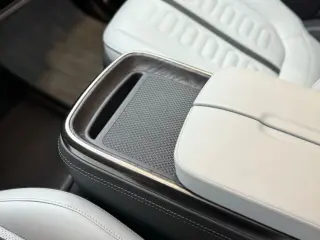 2023 Rivian R1S
