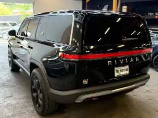 2023 Rivian R1S