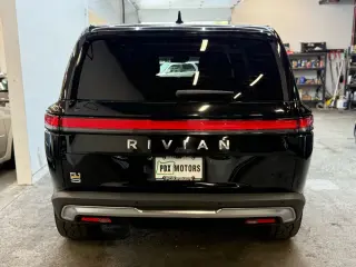 2023 Rivian R1S
