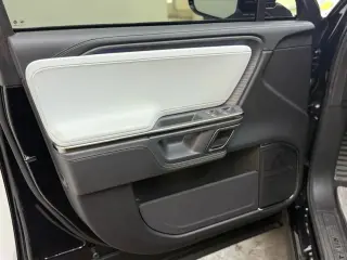 2023 Rivian R1S