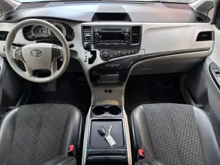 2011 Toyota SIENNA