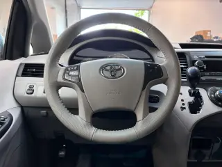 2011 Toyota SIENNA