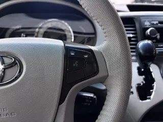 2011 Toyota SIENNA