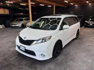 2011 Toyota SIENNA