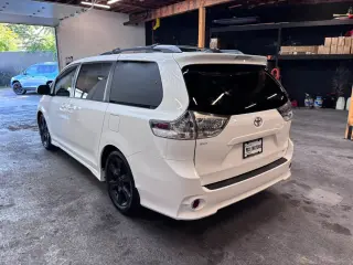 2011 Toyota SIENNA