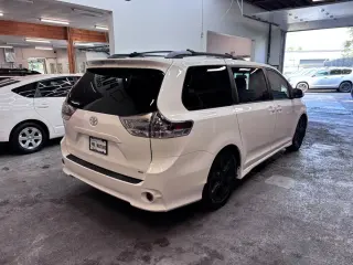 2011 Toyota SIENNA