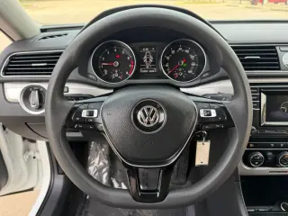 2017 Volkswagen PASSAT