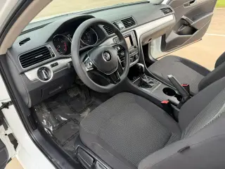 2017 Volkswagen PASSAT