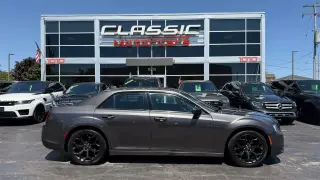 2019 CHRYSLER 300