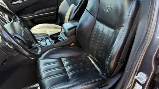 2019 CHRYSLER 300