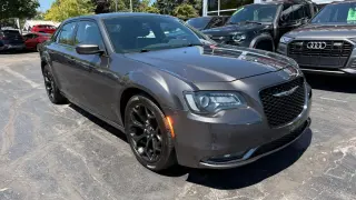 2019 CHRYSLER 300