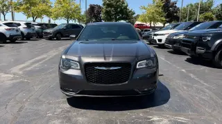 2019 CHRYSLER 300