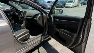 2019 CHRYSLER 300