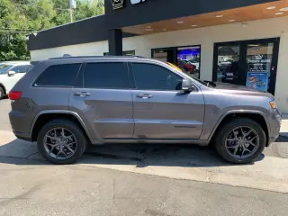 2021 Jeep GRAND CHEROKEE