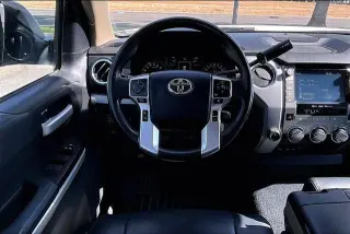 Toyota Tundra 2021 4x4 SR5 4p Camioneta Cabina CrewMax SB