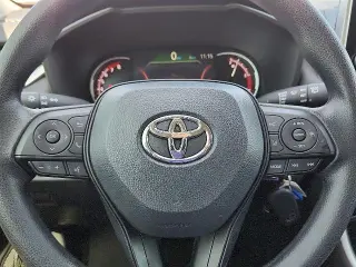 Toyota RAV4 2025 LE SUV 4p