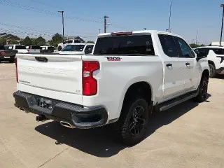 Chevrolet Silverado 1500 2024 4x4 LT Trail Boss 4p. Cabina de Tripulante 5.8 pies CB