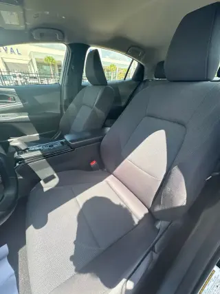 Toyota Prius 2024 LE 4p Hatchback