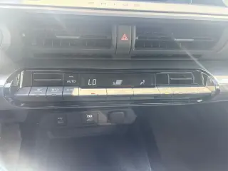 Toyota Prius 2024 LE 4p Hatchback
