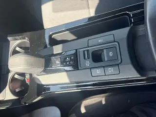 Toyota Prius 2024 LE 4p Hatchback