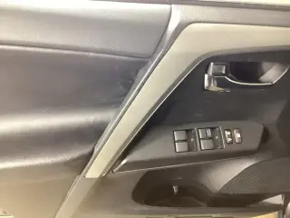 Toyota RAV4 2018 XLE 4p SUV