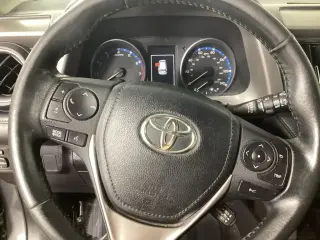 Toyota RAV4 2018 XLE 4p SUV