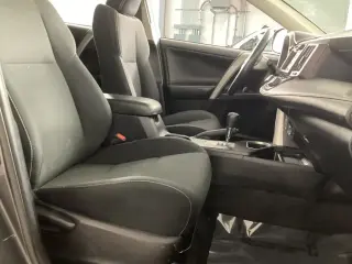 Toyota RAV4 2018 XLE 4p SUV