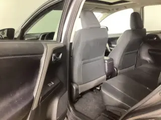 Toyota RAV4 2018 XLE 4p SUV