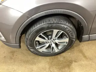 Toyota RAV4 2018 XLE 4p SUV