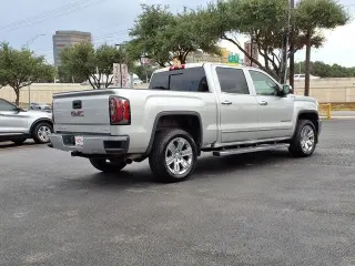GMC Sierra 1500 2018 4x4 SLT 4p Camioneta Cabina Completa 5.8 pies. CB