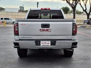 GMC Sierra 1500 2018 4x4 SLT 4p Camioneta Cabina Completa 5.8 pies. CB