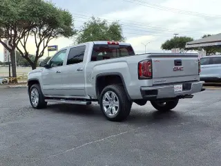 GMC Sierra 1500 2018 4x4 SLT 4p Camioneta Cabina Completa 5.8 pies. CB