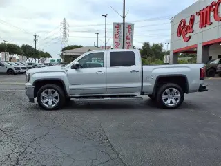 GMC Sierra 1500 2018 4x4 SLT 4p Camioneta Cabina Completa 5.8 pies. CB