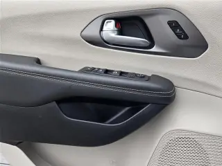 Chrysler Pacifica 2024 Touring L 4p Minivan