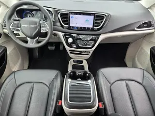 Chrysler Pacifica 2024 Touring L 4p Minivan