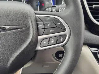 Chrysler Pacifica 2024 Touring L 4p Minivan