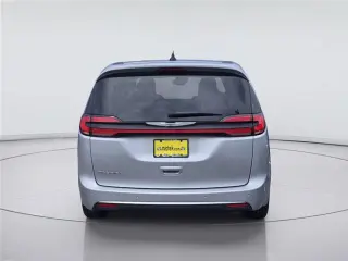 Chrysler Pacifica 2024 Touring L 4p Minivan