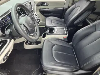 Chrysler Pacifica 2024 Touring L 4p Minivan