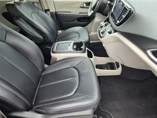 Chrysler Pacifica 2024 Touring L 4p Minivan