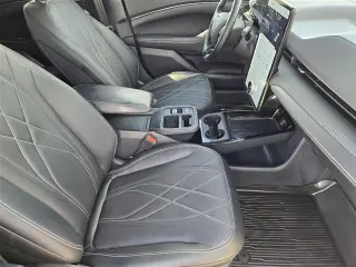 Ford Mustang Mach-E 2025 Select SUV 4p.