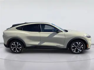 Ford Mustang Mach-E 2025 Select SUV 4p.