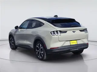Ford Mustang Mach-E 2025 Select SUV 4p.