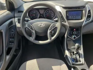 Hyundai ELANTRA 2015 SE 4p Sed 6M