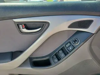 Hyundai ELANTRA 2015 SE 4p Sed 6M