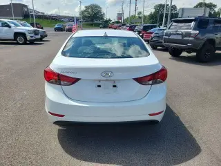 Hyundai ELANTRA 2015 SE 4p Sed 6M