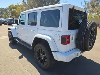 Jeep Wrangler 2023 4x4 Sahara SUV 4p