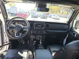 Jeep Wrangler 2023 4x4 Sahara SUV 4p
