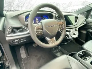 Chrysler Pacifica 2025 Select 4p Minivan