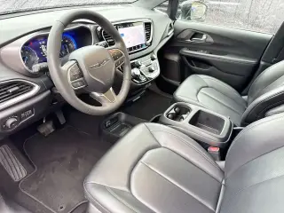 Chrysler Pacifica 2025 Select 4p Minivan