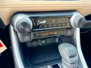Toyota RAV4 2025 LE 4dr SUV